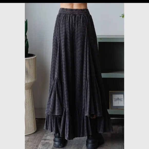 Oli & Hali Washed Black Ruffled Wide-Leg Pants - Picture 3 of 3